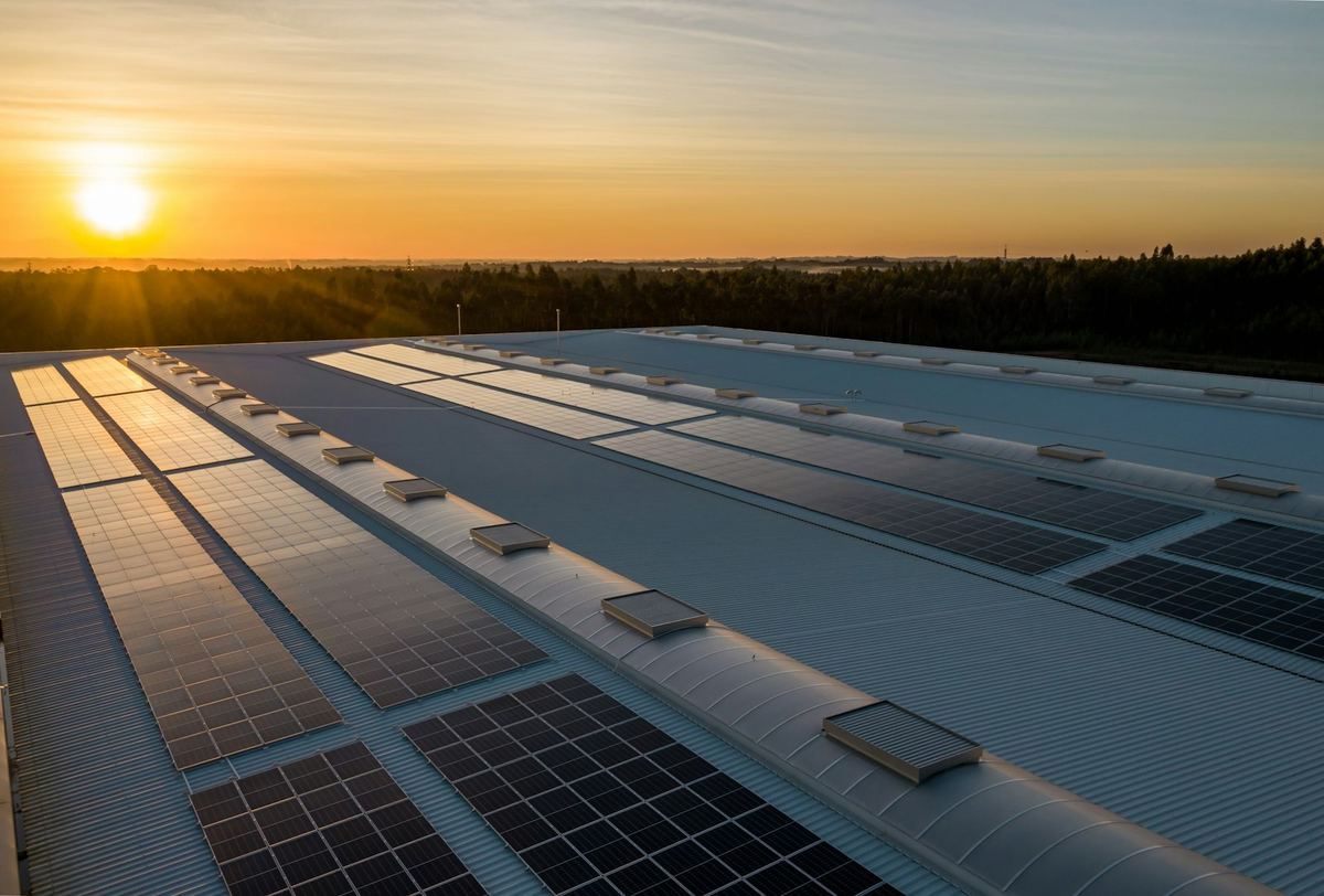 Capannone industriale con impianto fotovoltaico nella provincia di Brescia